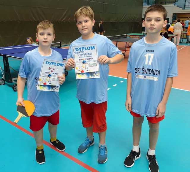 [FOTO] Zawodnicy z klas 5-6 szkół podstawowych rywalizowali w turnieju tenisa stołowego