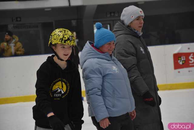 [WIDEO, FOTO] Trenowali z medalistką olimpijską. Ślizgawki z Natalią Czerwonką na świdnickim lodowisku