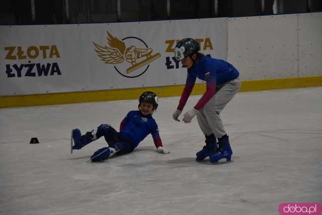 [WIDEO, FOTO] Trenowali z medalistką olimpijską. Ślizgawki z Natalią Czerwonką na świdnickim lodowisku