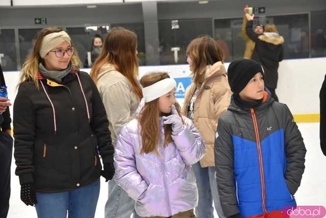 [WIDEO, FOTO] Trenowali z medalistką olimpijską. Ślizgawki z Natalią Czerwonką na świdnickim lodowisku