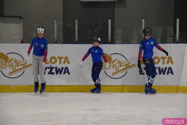 [WIDEO, FOTO] Trenowali z medalistką olimpijską. Ślizgawki z Natalią Czerwonką na świdnickim lodowisku