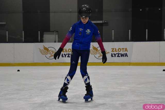 [WIDEO, FOTO] Trenowali z medalistką olimpijską. Ślizgawki z Natalią Czerwonką na świdnickim lodowisku