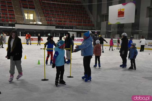 [WIDEO, FOTO] Trenowali z medalistką olimpijską. Ślizgawki z Natalią Czerwonką na świdnickim lodowisku