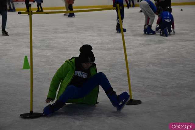 [WIDEO, FOTO] Trenowali z medalistką olimpijską. Ślizgawki z Natalią Czerwonką na świdnickim lodowisku