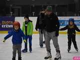 [WIDEO, FOTO] Trenowali z medalistką olimpijską. Ślizgawki z Natalią Czerwonką na świdnickim lodowisku