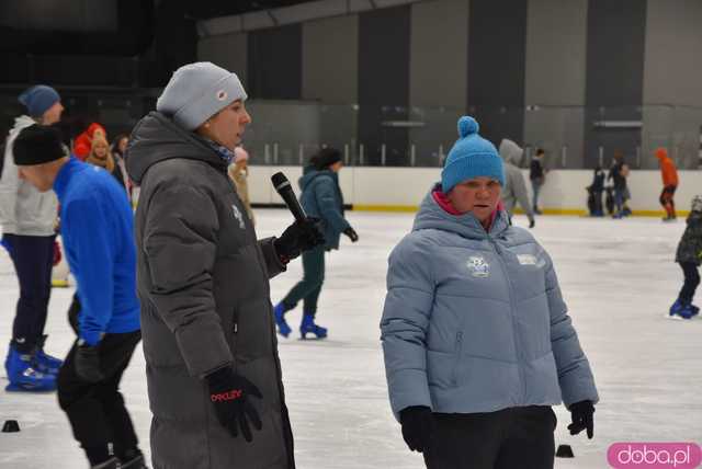 [WIDEO, FOTO] Trenowali z medalistką olimpijską. Ślizgawki z Natalią Czerwonką na świdnickim lodowisku
