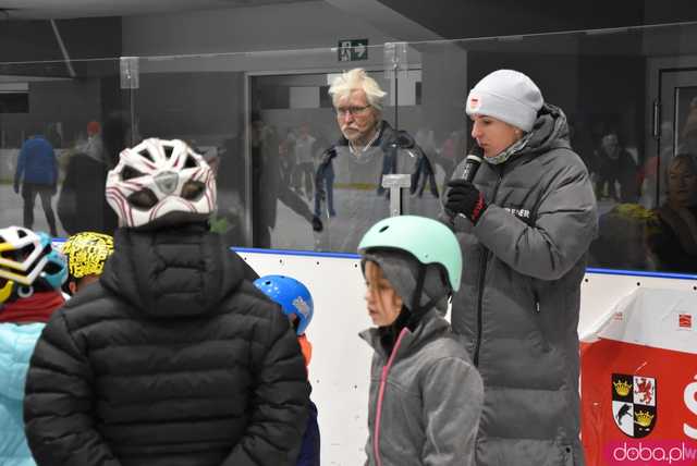 [WIDEO, FOTO] Trenowali z medalistką olimpijską. Ślizgawki z Natalią Czerwonką na świdnickim lodowisku
