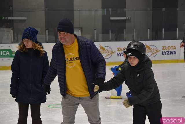 [WIDEO, FOTO] Trenowali z medalistką olimpijską. Ślizgawki z Natalią Czerwonką na świdnickim lodowisku