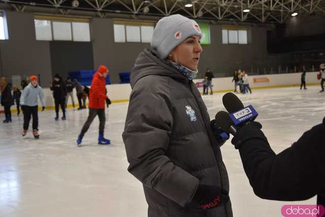 [WIDEO, FOTO] Trenowali z medalistką olimpijską. Ślizgawki z Natalią Czerwonką na świdnickim lodowisku