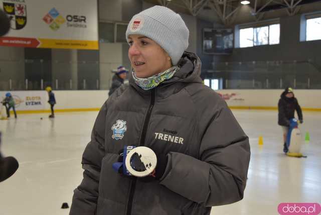 [WIDEO, FOTO] Trenowali z medalistką olimpijską. Ślizgawki z Natalią Czerwonką na świdnickim lodowisku
