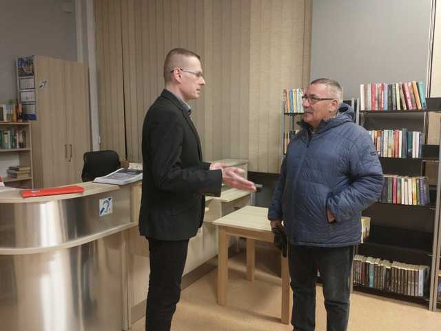 [FOTO] Poszerzyli swoją wiedzę o zbrodniach III Rzeszy podczas wykładu w świebodzickiej bibliotece