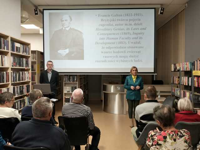 [FOTO] Poszerzyli swoją wiedzę o zbrodniach III Rzeszy podczas wykładu w świebodzickiej bibliotece