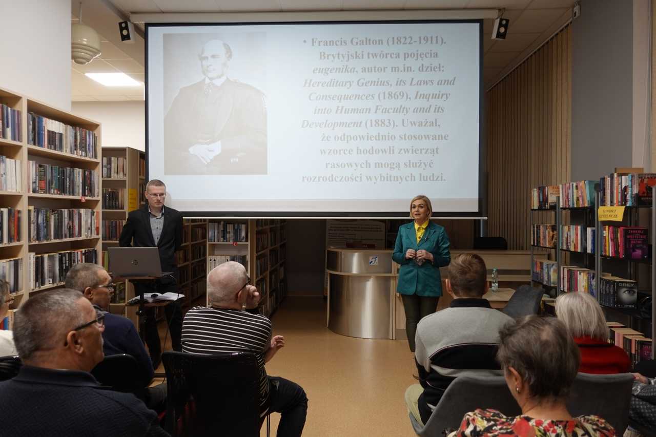 [FOTO] Poszerzyli swoją wiedzę o zbrodniach III Rzeszy podczas wykładu w świebodzickiej bibliotece