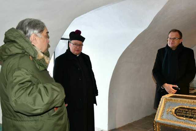 [FOTO] Odrestaurowano zabytkowy sarkofag Heleny von Gellhorn z rodziny Hochbergów