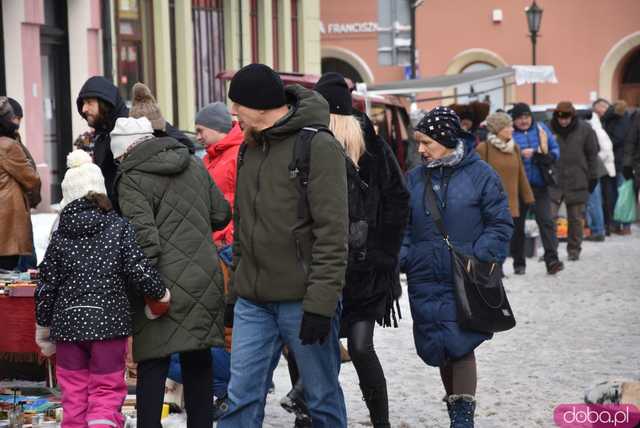 [FOTO] Grudniowa Giełda Staroci w zimowej scenerii