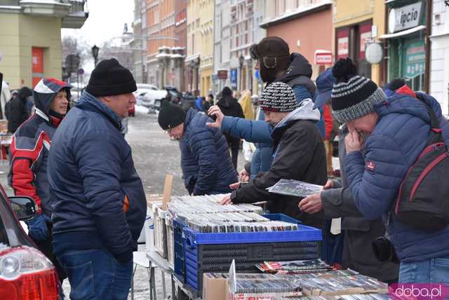 [FOTO] Grudniowa Giełda Staroci w zimowej scenerii