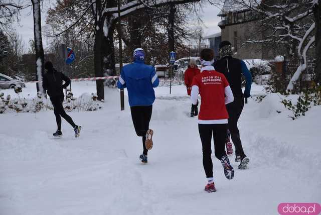 [FOTO] Pobiegli zaśnieżonymi alejkami Parku Centralnego. Finał Świdnickich Biegów Parkowych