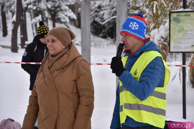 [FOTO] Pobiegli zaśnieżonymi alejkami Parku Centralnego. Finał Świdnickich Biegów Parkowych