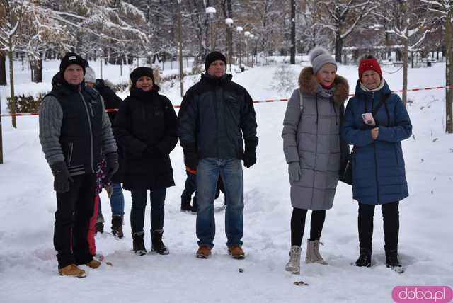 [FOTO] Pobiegli zaśnieżonymi alejkami Parku Centralnego. Finał Świdnickich Biegów Parkowych