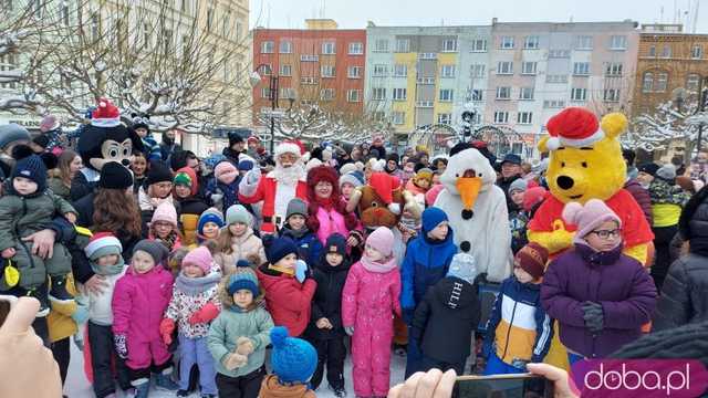 [FOTO] Młodzi strzegomianie spotkali świętego Mikołaja