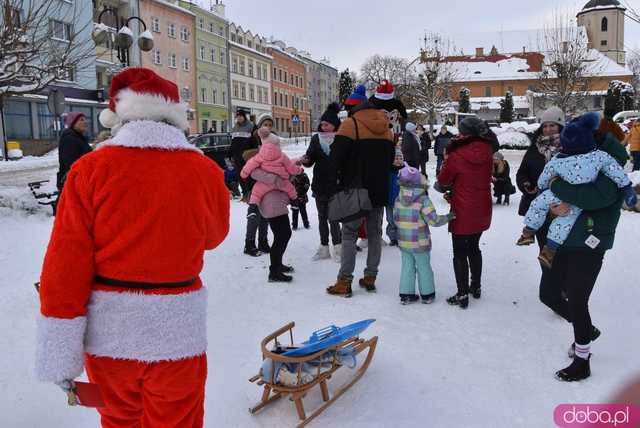 [FOTO] Młodzi strzegomianie spotkali świętego Mikołaja