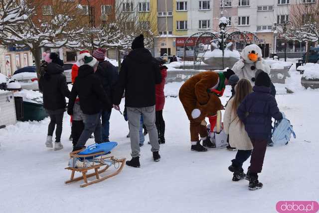 [FOTO] Młodzi strzegomianie spotkali świętego Mikołaja