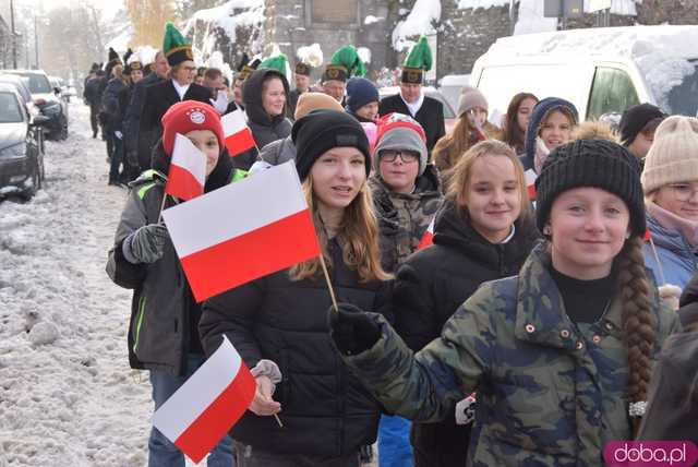 [WIDEO, FOTO] Uroczysty przemarsz korowodu górniczego rozpoczął Barbórkę Ślężańską