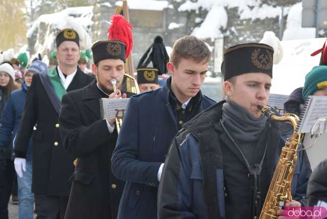 [WIDEO, FOTO] Uroczysty przemarsz korowodu górniczego rozpoczął Barbórkę Ślężańską