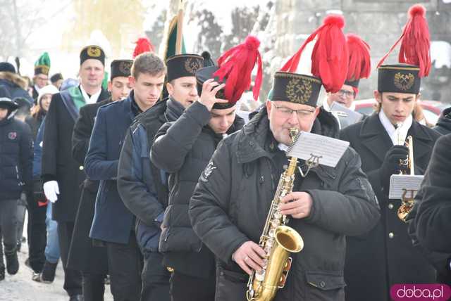 [WIDEO, FOTO] Uroczysty przemarsz korowodu górniczego rozpoczął Barbórkę Ślężańską