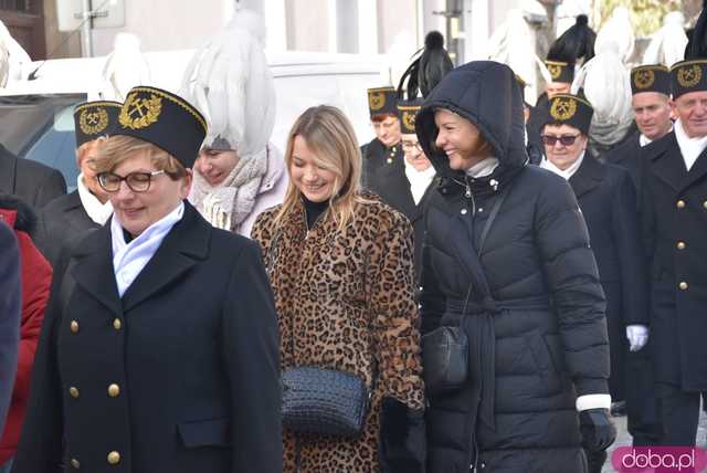 [WIDEO, FOTO] Uroczysty przemarsz korowodu górniczego rozpoczął Barbórkę Ślężańską