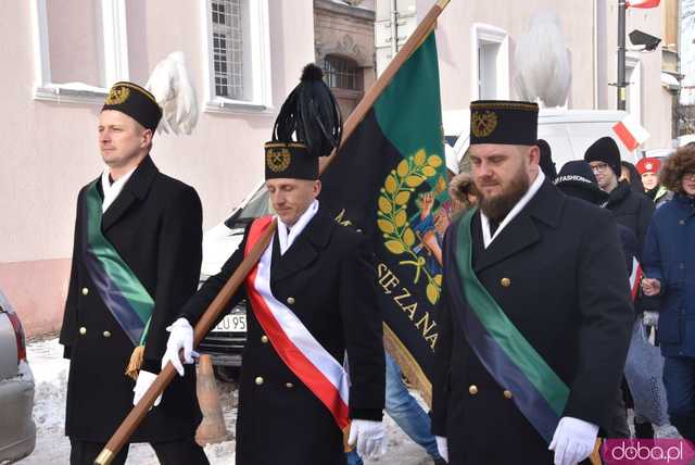 [WIDEO, FOTO] Uroczysty przemarsz korowodu górniczego rozpoczął Barbórkę Ślężańską