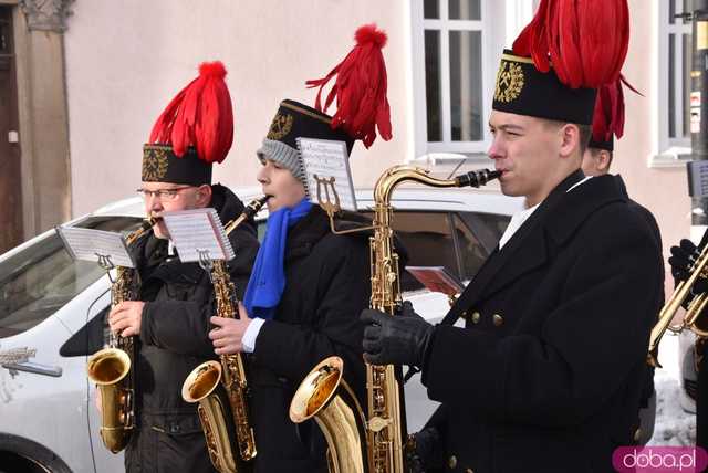 [WIDEO, FOTO] Uroczysty przemarsz korowodu górniczego rozpoczął Barbórkę Ślężańską