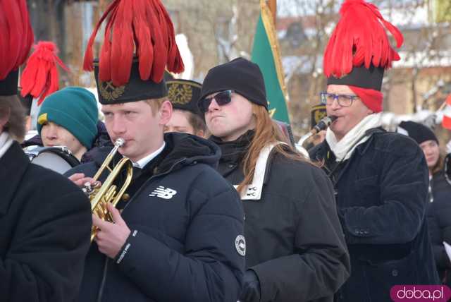 [WIDEO, FOTO] Uroczysty przemarsz korowodu górniczego rozpoczął Barbórkę Ślężańską