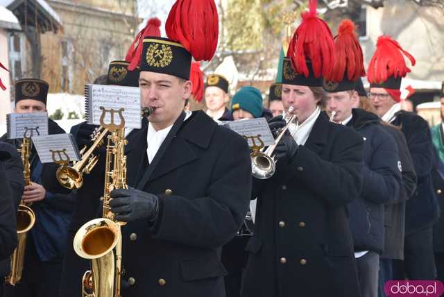 [WIDEO, FOTO] Uroczysty przemarsz korowodu górniczego rozpoczął Barbórkę Ślężańską