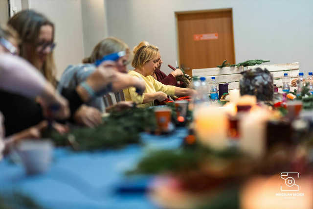 [FOTO] Świąteczne warsztaty w Gminnym Centrum Kultury i Sportu w Żarowie 