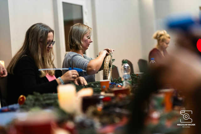[FOTO] Świąteczne warsztaty w Gminnym Centrum Kultury i Sportu w Żarowie 