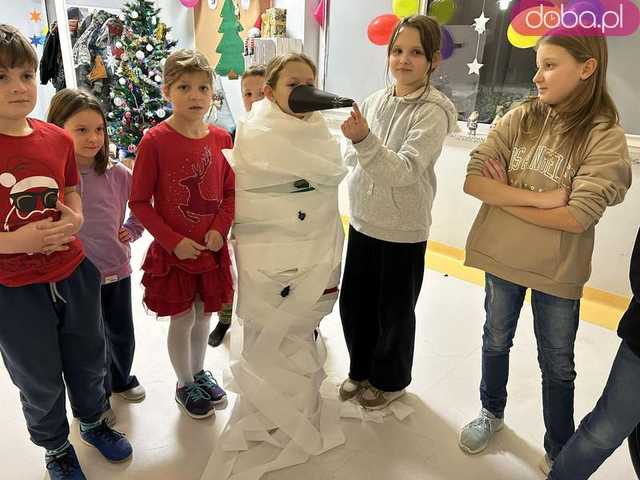 [FOTO] Zabawa jakich mało! Święty Mikołaj odwiedził najmłodszych mieszkańców Opoczki