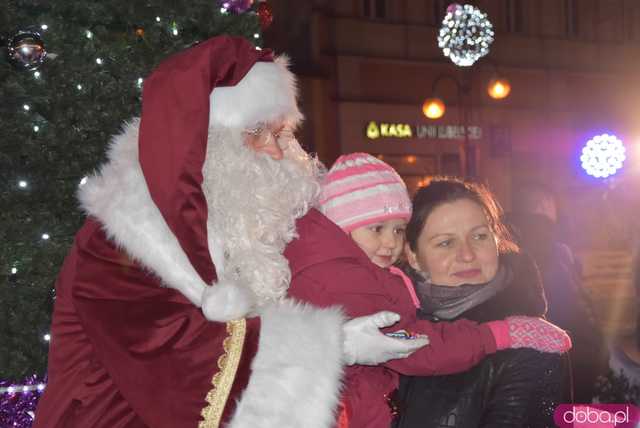 [WIDEO, FOTO] Ależ zabawa! Najmłodsi strzegomianie obdarowani prezentami przez świętego Mikołaja