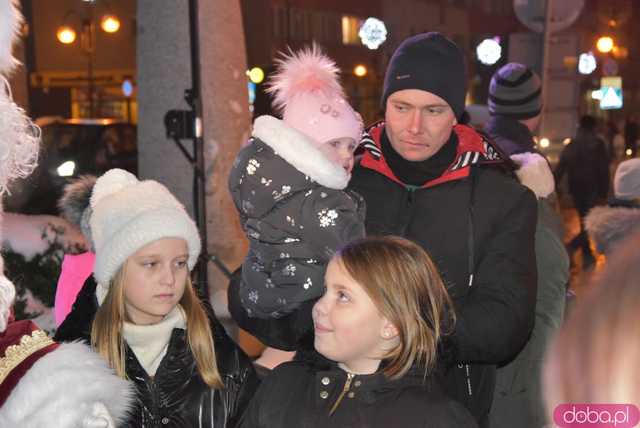 [WIDEO, FOTO] Ależ zabawa! Najmłodsi strzegomianie obdarowani prezentami przez świętego Mikołaja