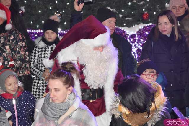 [WIDEO, FOTO] Ależ zabawa! Najmłodsi strzegomianie obdarowani prezentami przez świętego Mikołaja