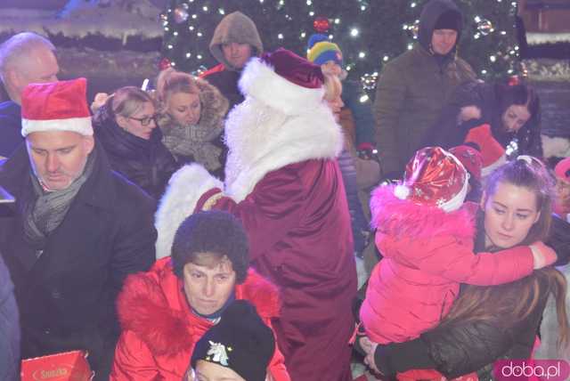 [WIDEO, FOTO] Ależ zabawa! Najmłodsi strzegomianie obdarowani prezentami przez świętego Mikołaja