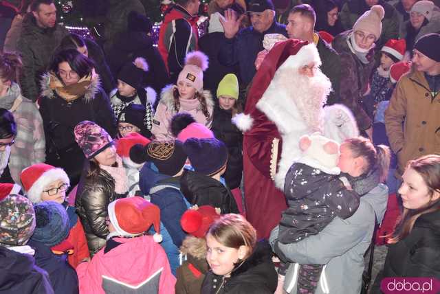 [WIDEO, FOTO] Ależ zabawa! Najmłodsi strzegomianie obdarowani prezentami przez świętego Mikołaja