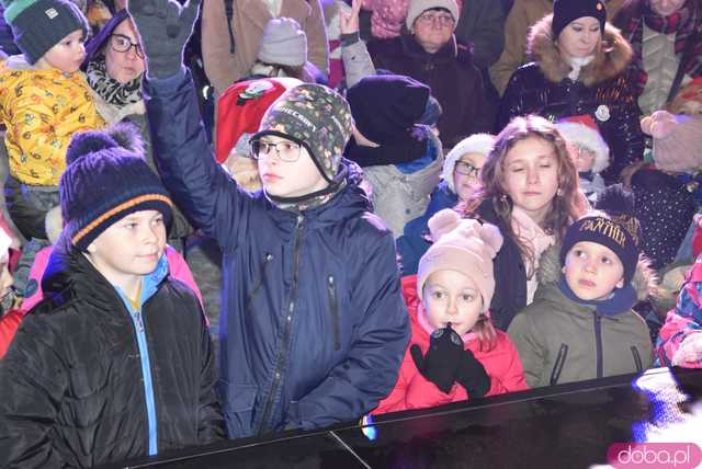 [WIDEO, FOTO] Ależ zabawa! Najmłodsi strzegomianie obdarowani prezentami przez świętego Mikołaja