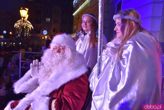 [WIDEO, FOTO] Ależ zabawa! Najmłodsi strzegomianie obdarowani prezentami przez świętego Mikołaja