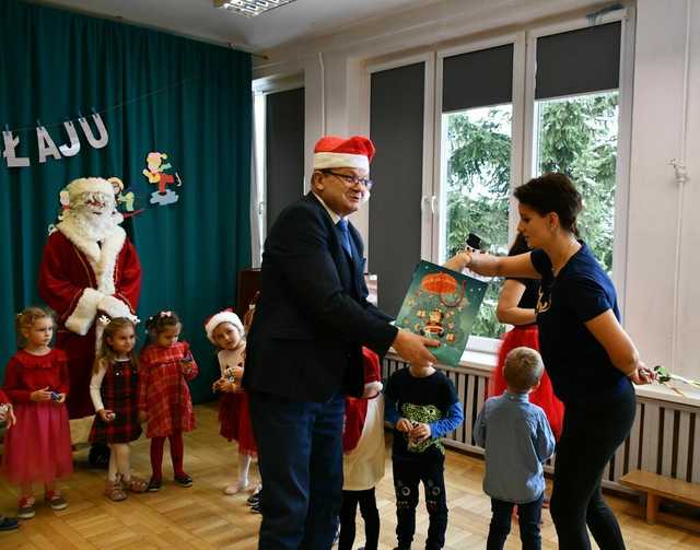 [FOTO] Mikołaj odwiedził świebodzickie przedszkola