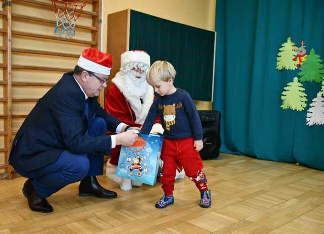 [FOTO] Mikołaj odwiedził świebodzickie przedszkola