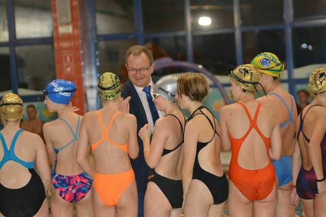 [FOTO] Pływackie Zawody Mikołajkowe w Świebodzicach