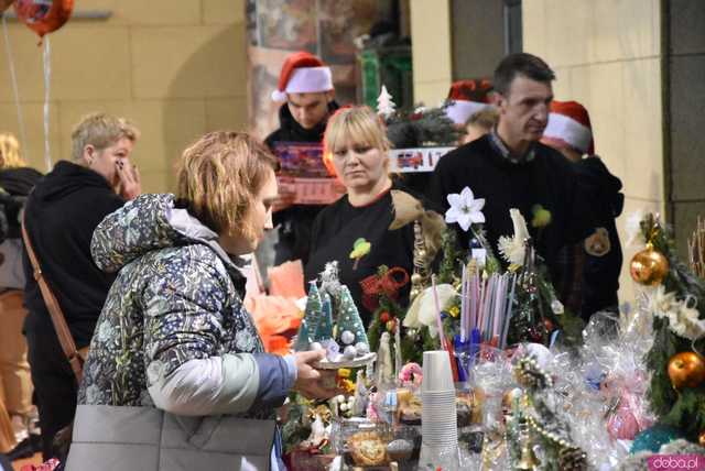 [FOTO] Ale tłumy! Magia świąt podczas Miasteczka św. Mikołaja w Żarowie