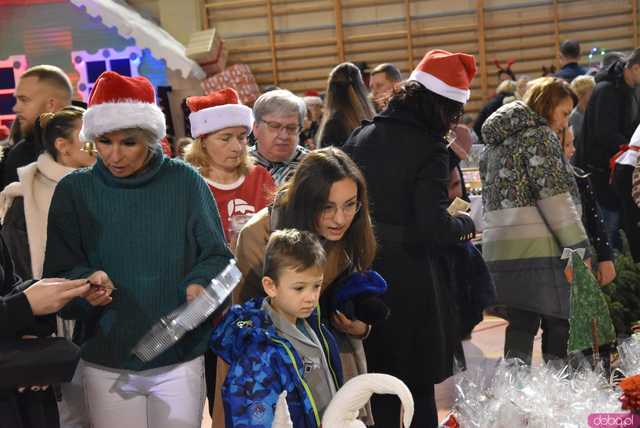 [FOTO] Ale tłumy! Magia świąt podczas Miasteczka św. Mikołaja w Żarowie