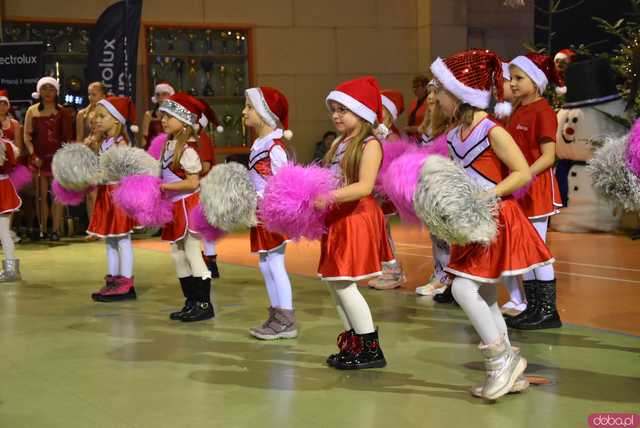 [FOTO] Ale tłumy! Magia świąt podczas Miasteczka św. Mikołaja w Żarowie